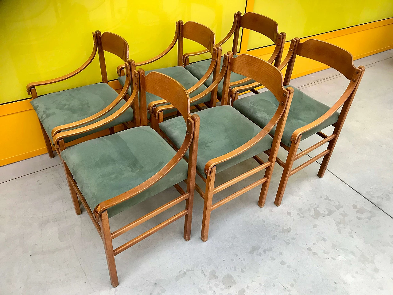 Set of 6 chairs in wood with armrests and backrest in bended wood and screws in brass, 60s 1168200