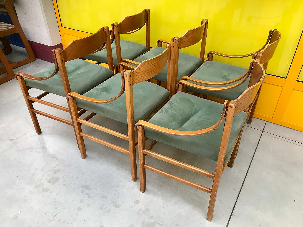 Set of 6 chairs in wood with armrests and backrest in bended wood and screws in brass, 60s 1168201