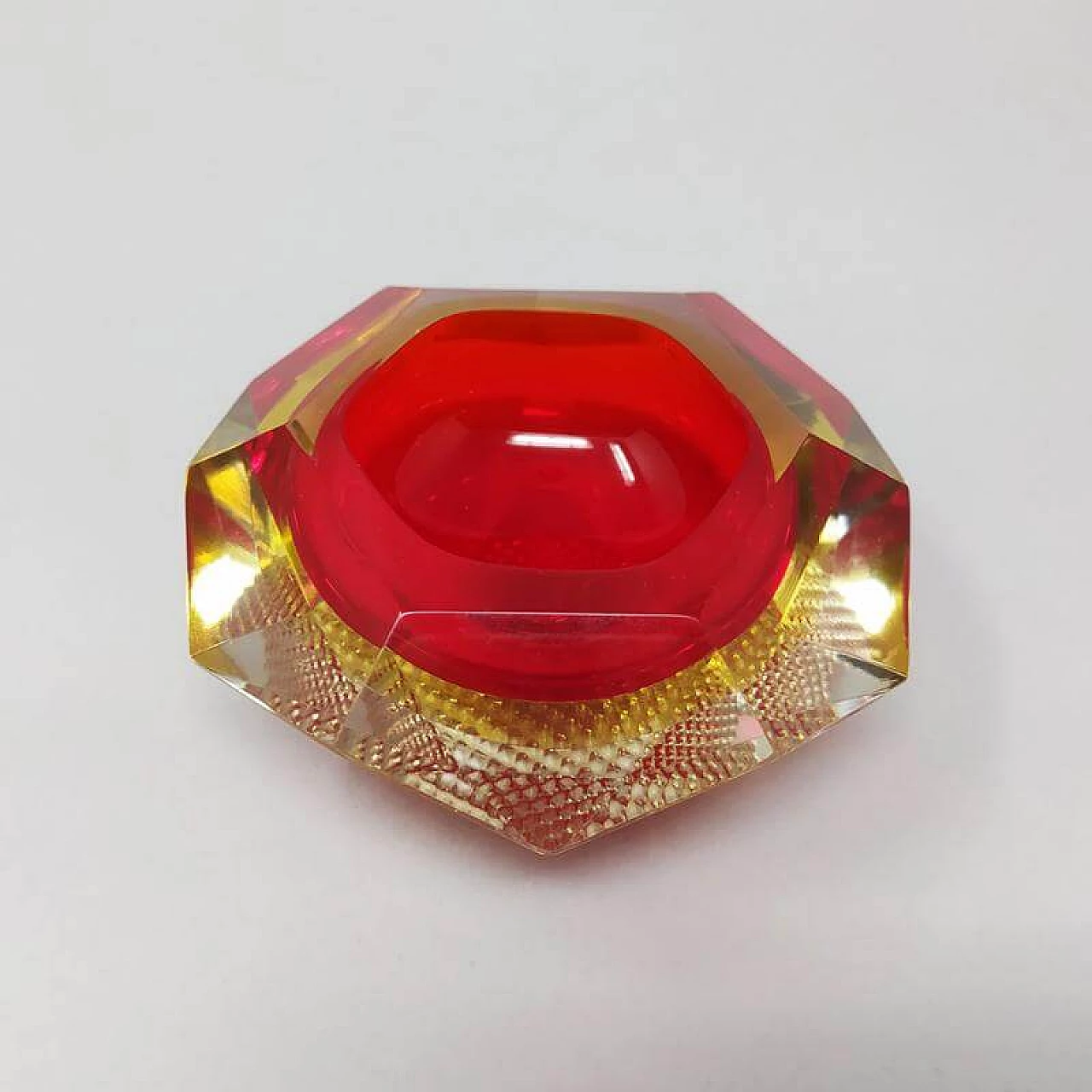 Red ashtray in submerged Murano glass by Flavio Poli for Seguso, 60's 1168453
