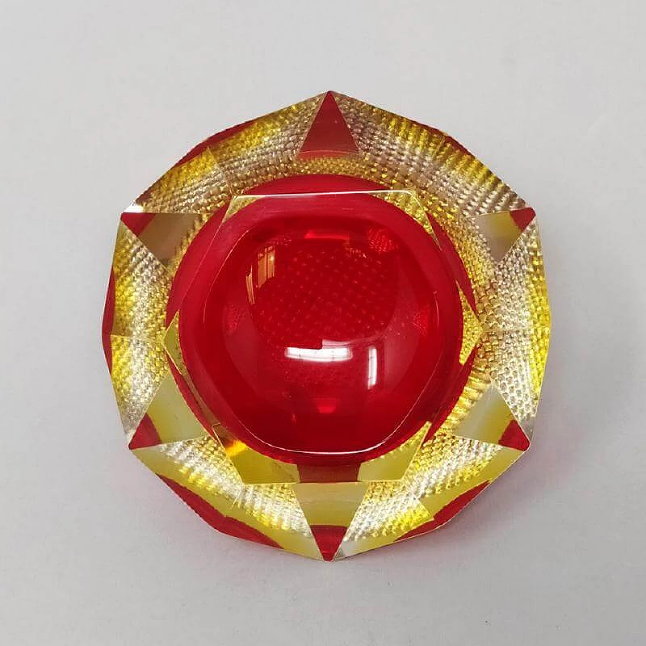 Red ashtray in submerged Murano glass by Flavio Poli for Seguso, 60's 1168456
