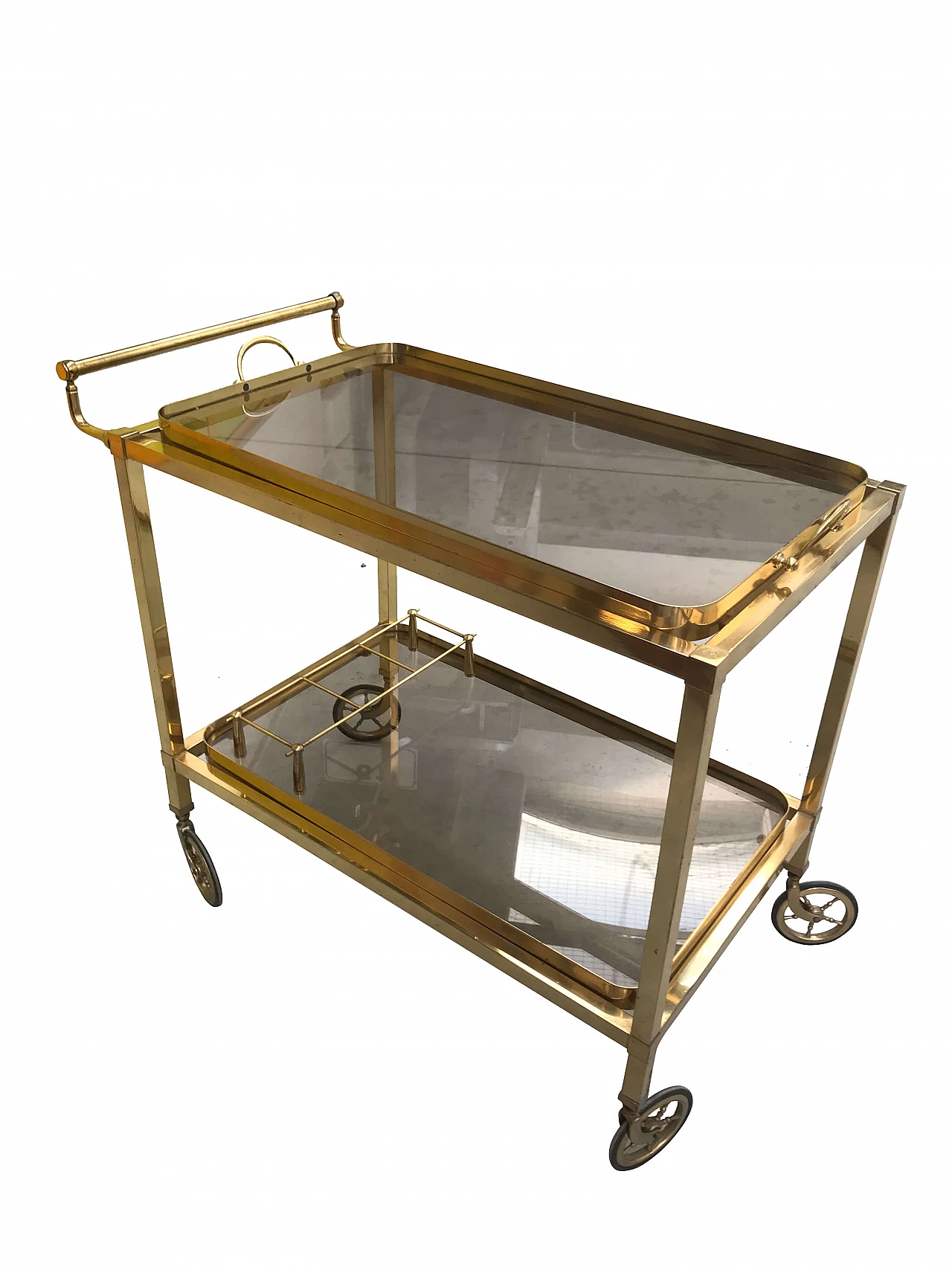 Carrello Bar in ottone dorato con porta bottiglie e vassoio staccabile, anni '60 1168504