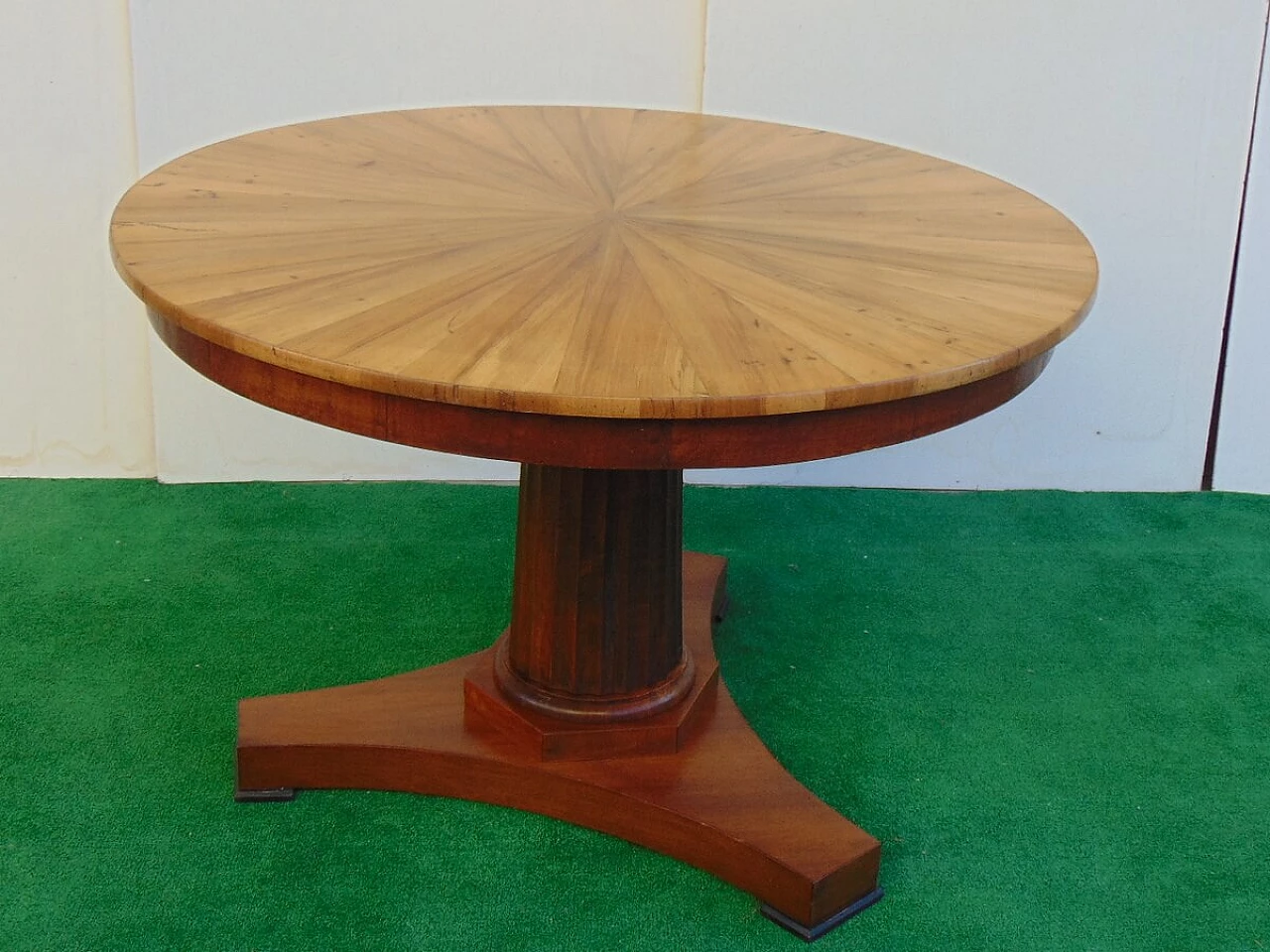 Empire period table in walnut, 19th century 1168984