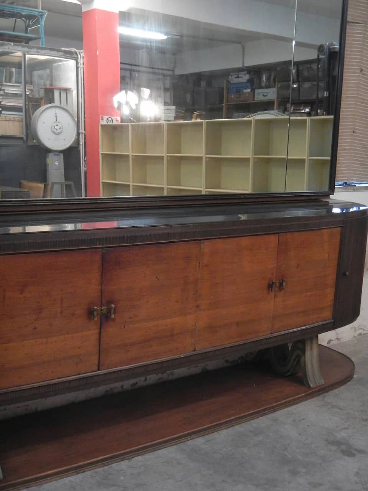 Credenza con 6 ante e specchio di Paolo Buffa, anni '40 1169007