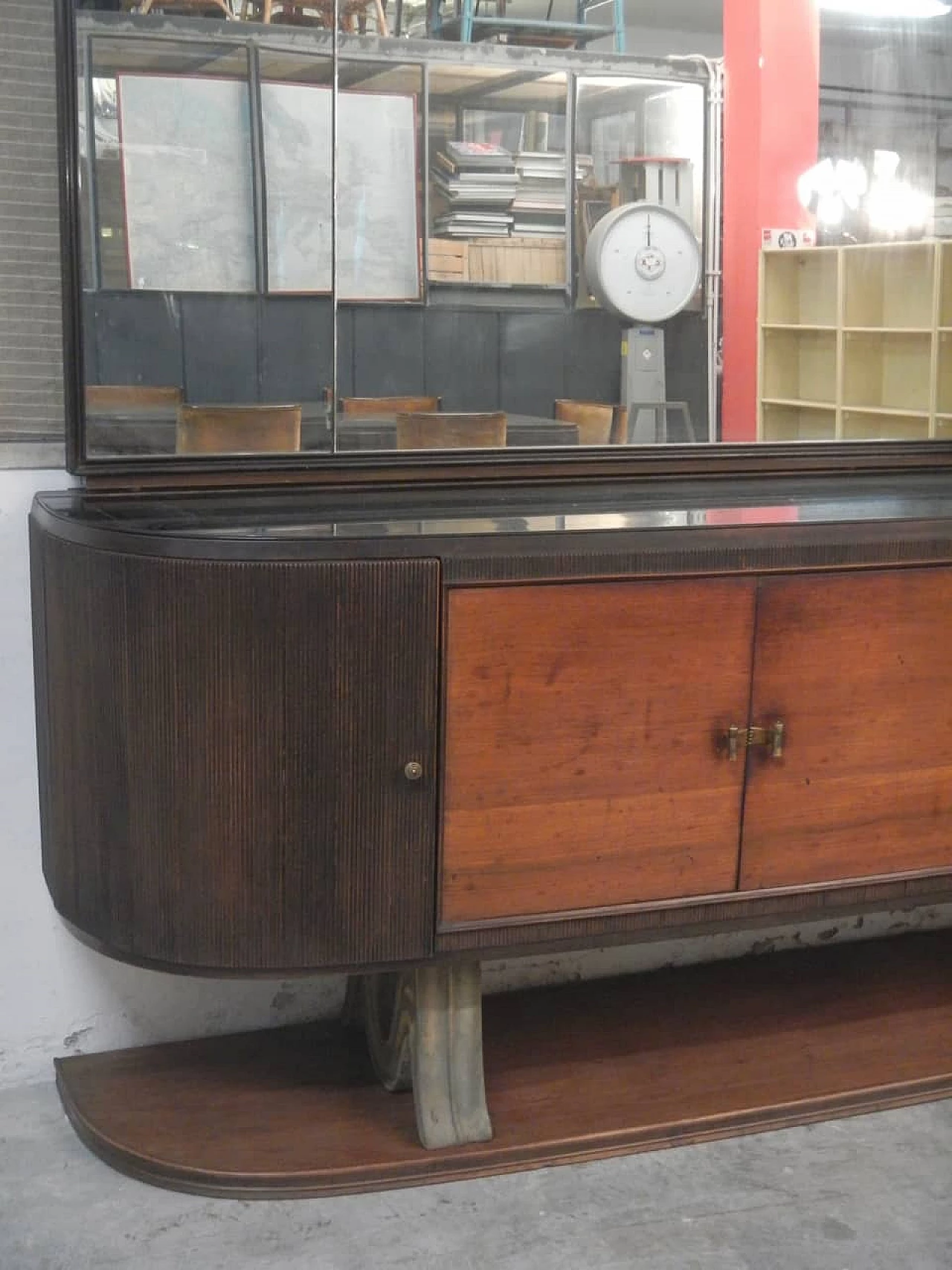 Credenza con 6 ante e specchio di Paolo Buffa, anni '40 1169008