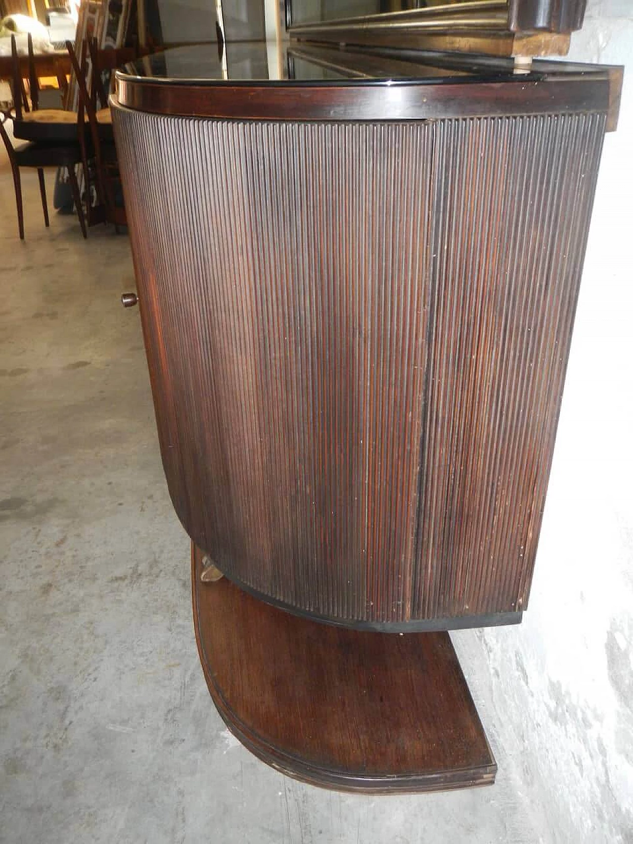 Credenza con 6 ante e specchio di Paolo Buffa, anni '40 1169013