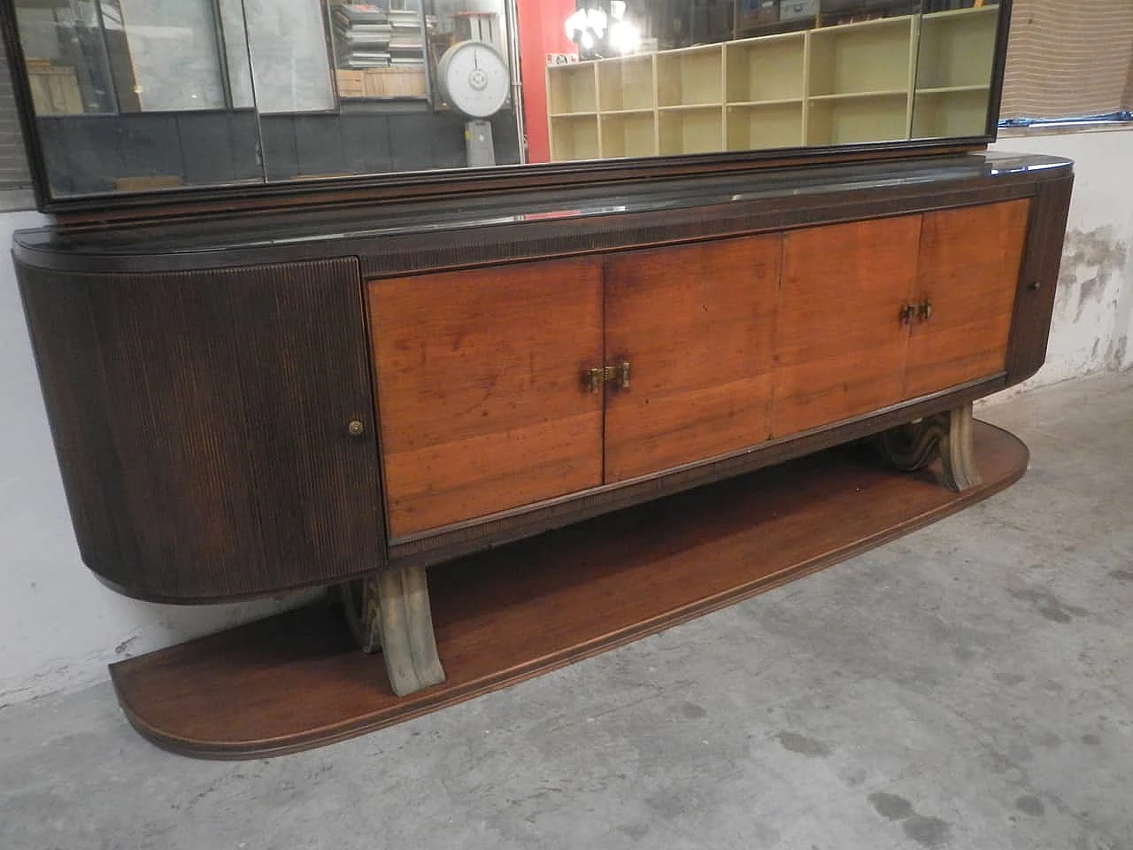 Credenza con 6 ante e specchio di Paolo Buffa, anni '40 1169015