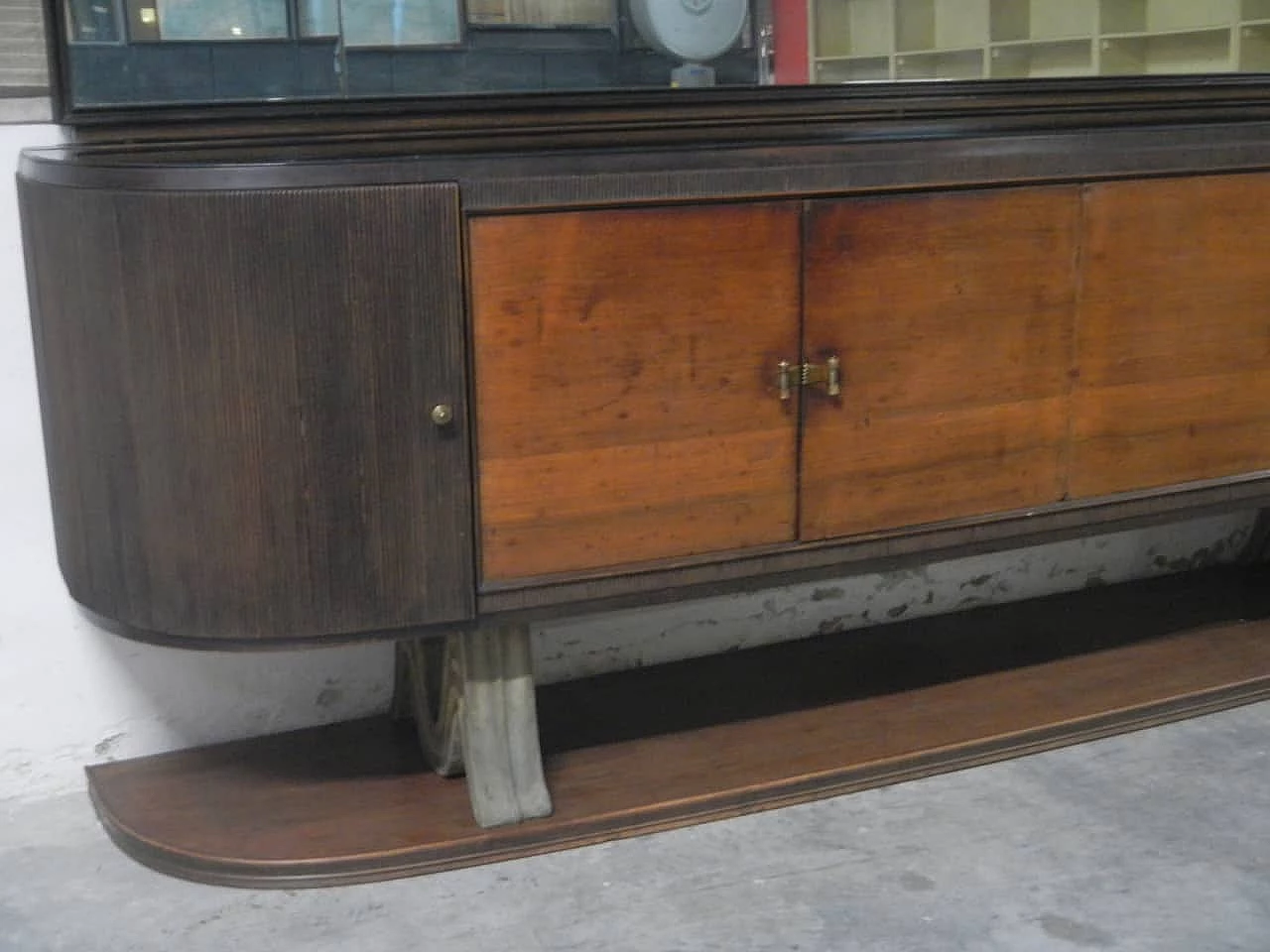 Credenza con 6 ante e specchio di Paolo Buffa, anni '40 1169017