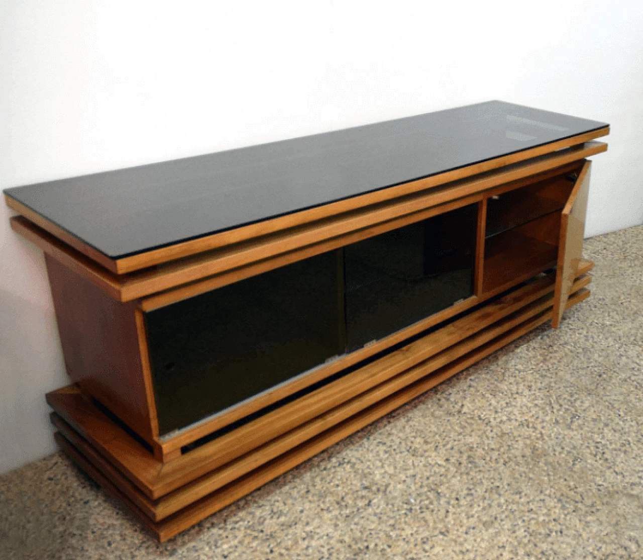 Credenza in noce con piano in vetro nero, anni '70 1169190