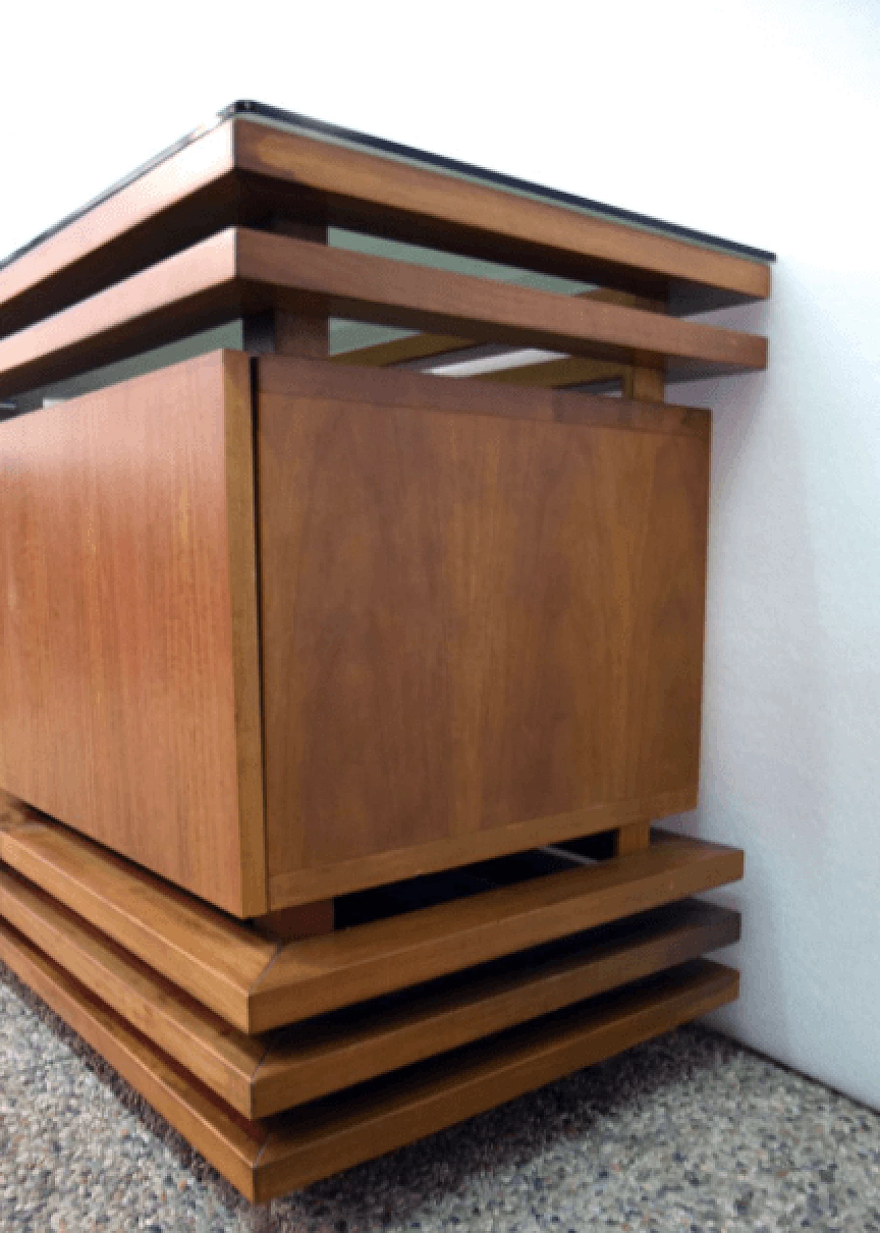 Credenza in noce con piano in vetro nero, anni '70 1169193