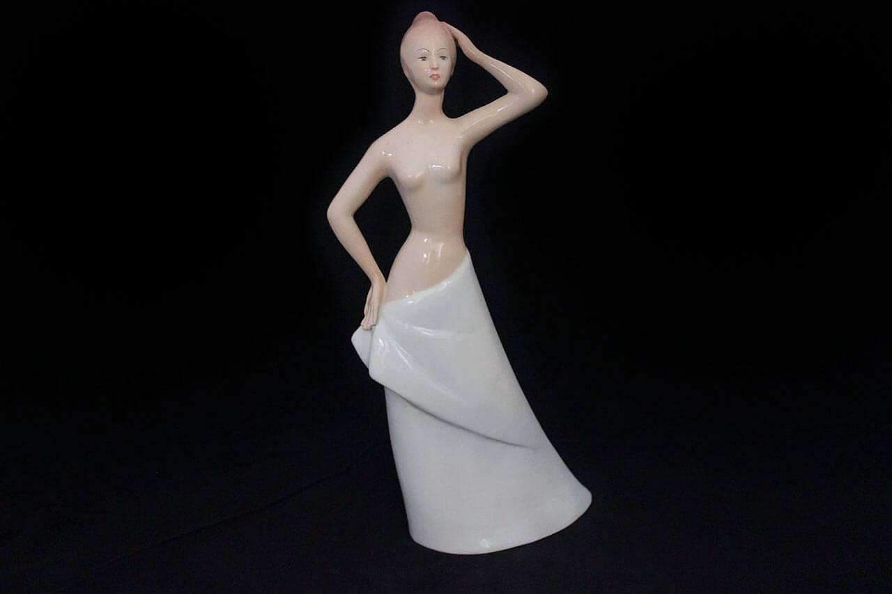 Figura in ceramica di una donna avvolta di Ronzan, anni '50 1169457