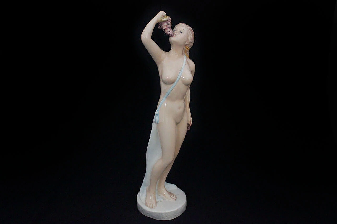 Figura in ceramica di una ragazza nuda con stoffa e uva di Ronzan, 1940s 1169474