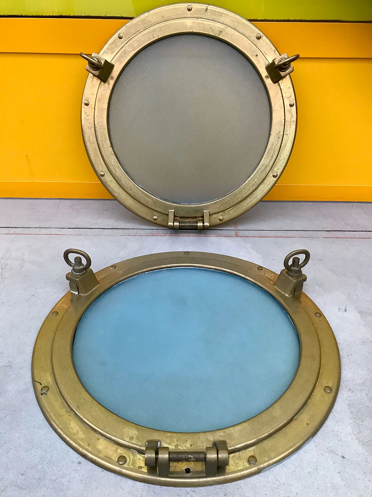 Pair of nautical ship portholes in gilded brass, 60s 1169530