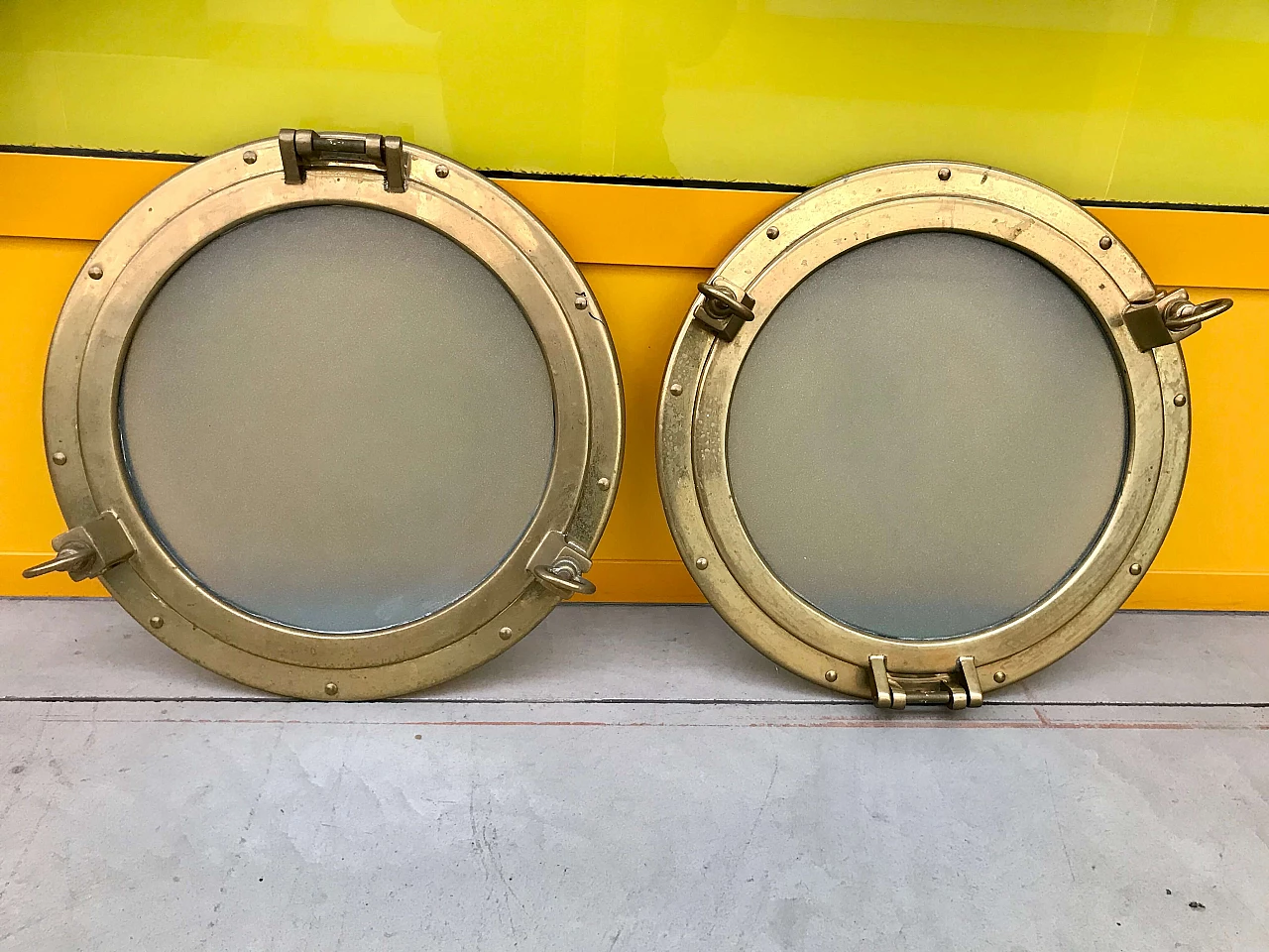 Pair of nautical ship portholes in gilded brass, 60s 1169531