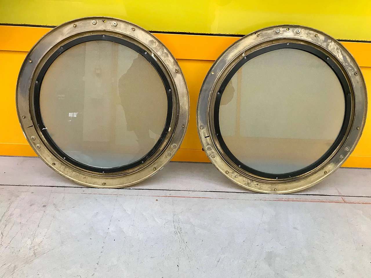 Pair of nautical ship portholes in gilded brass, 60s 1169535