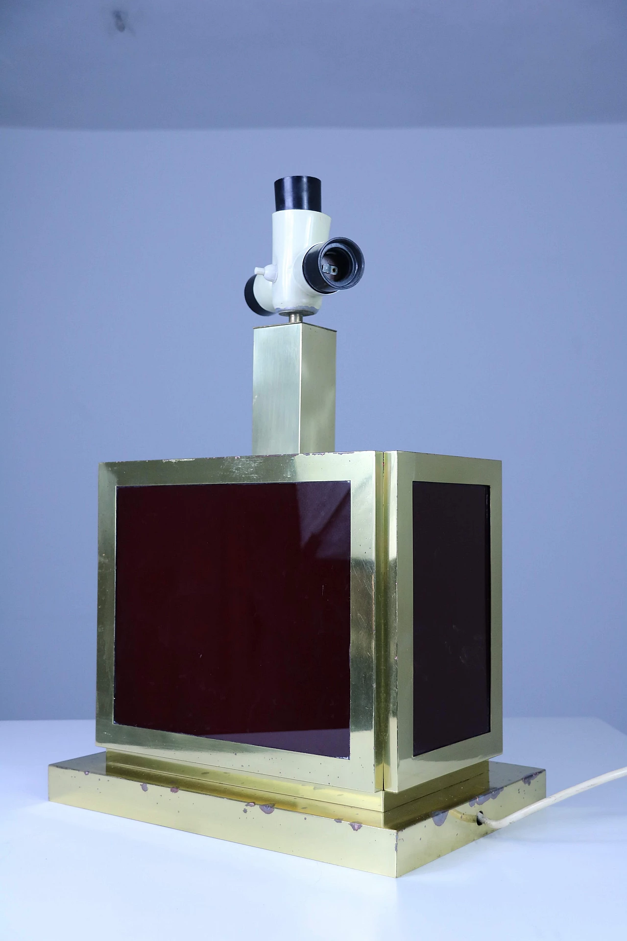 Lampada da tavolo in ottone e vetro, anni '50 1171333