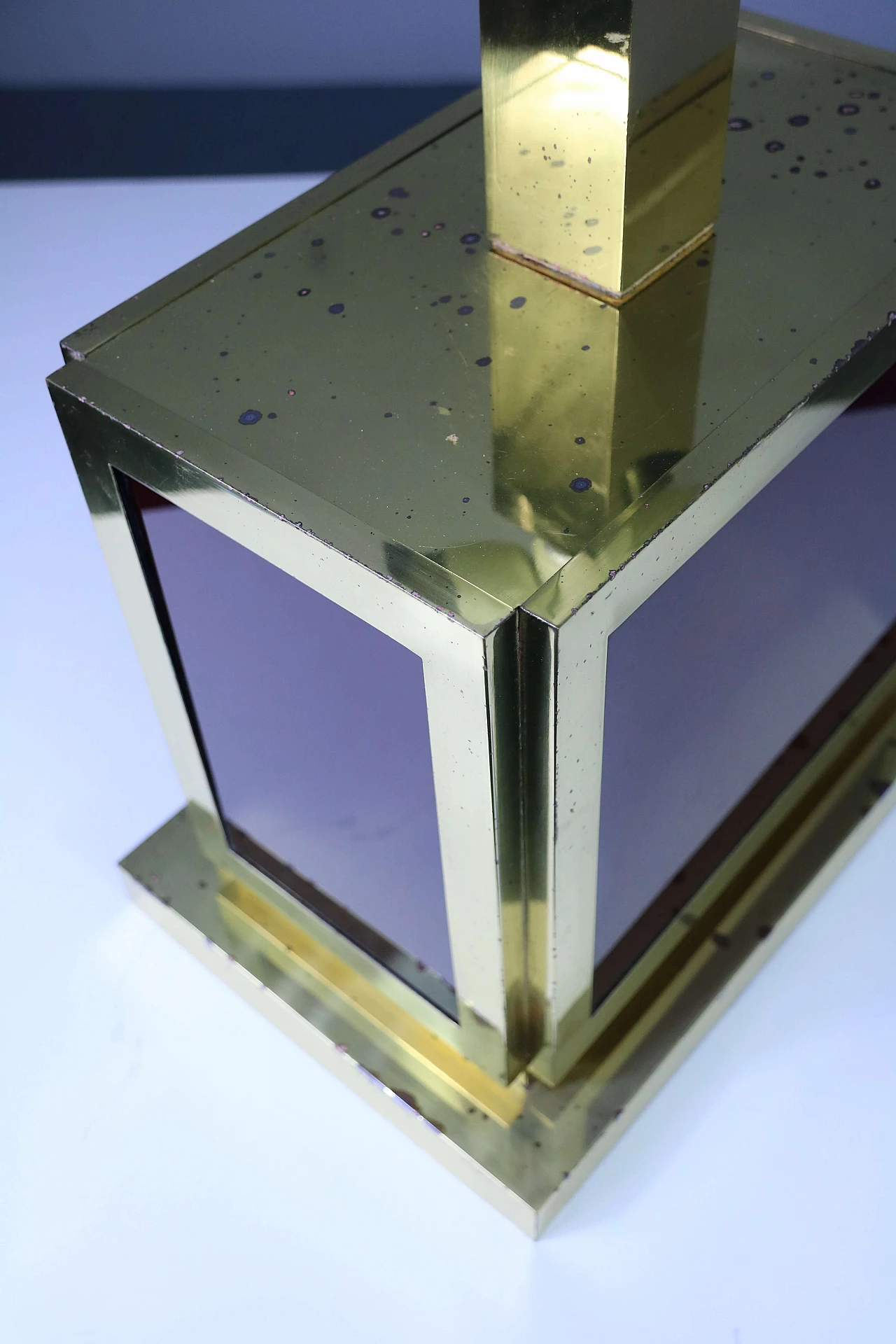 Lampada da tavolo in ottone e vetro, anni '50 1171335