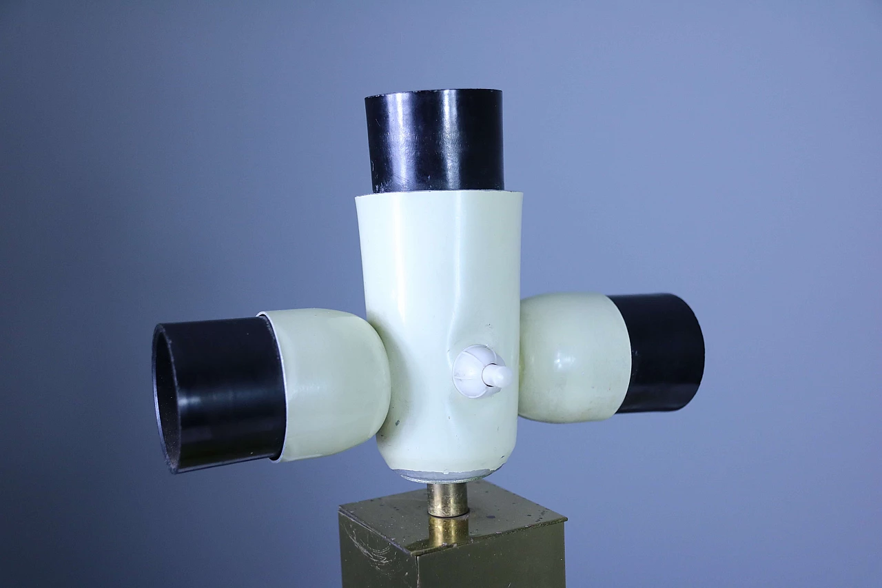 Lampada da tavolo in ottone e vetro, anni '50 1171338