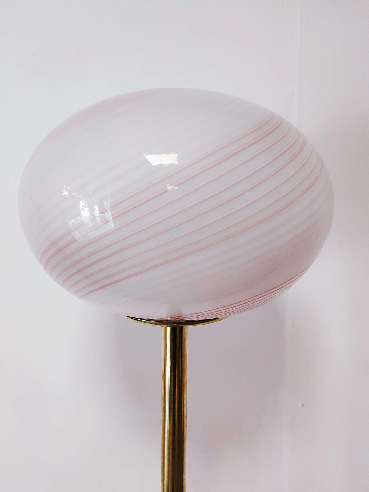 Floor lamp in brass and Murano glass, 70s 1171422
