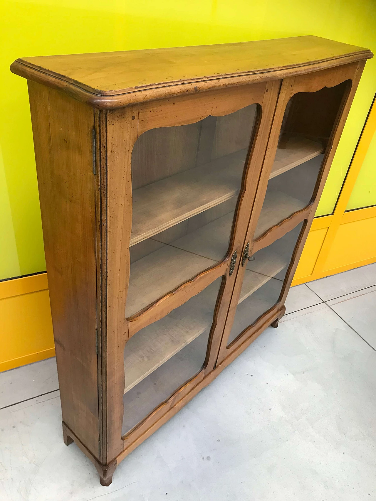 Two-door cherry wood showcase, '800 1172748