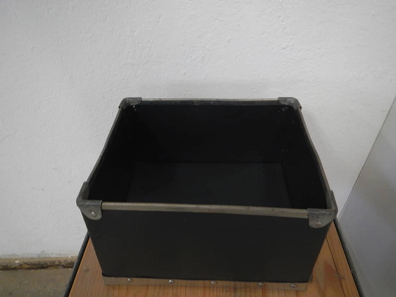 Resin cardboard box, 70s 1174384