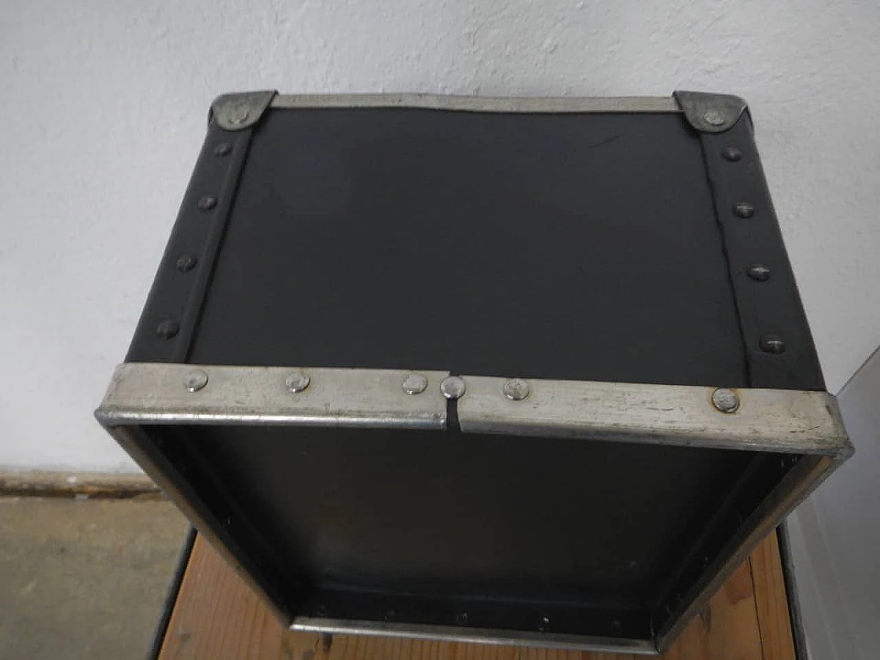 Resin cardboard box, 70s 1174385