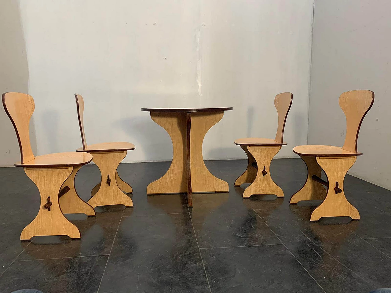 Tavolo e sedie in multistrato di faggio e rovere, di Pedini Fano, anni '60 1176487