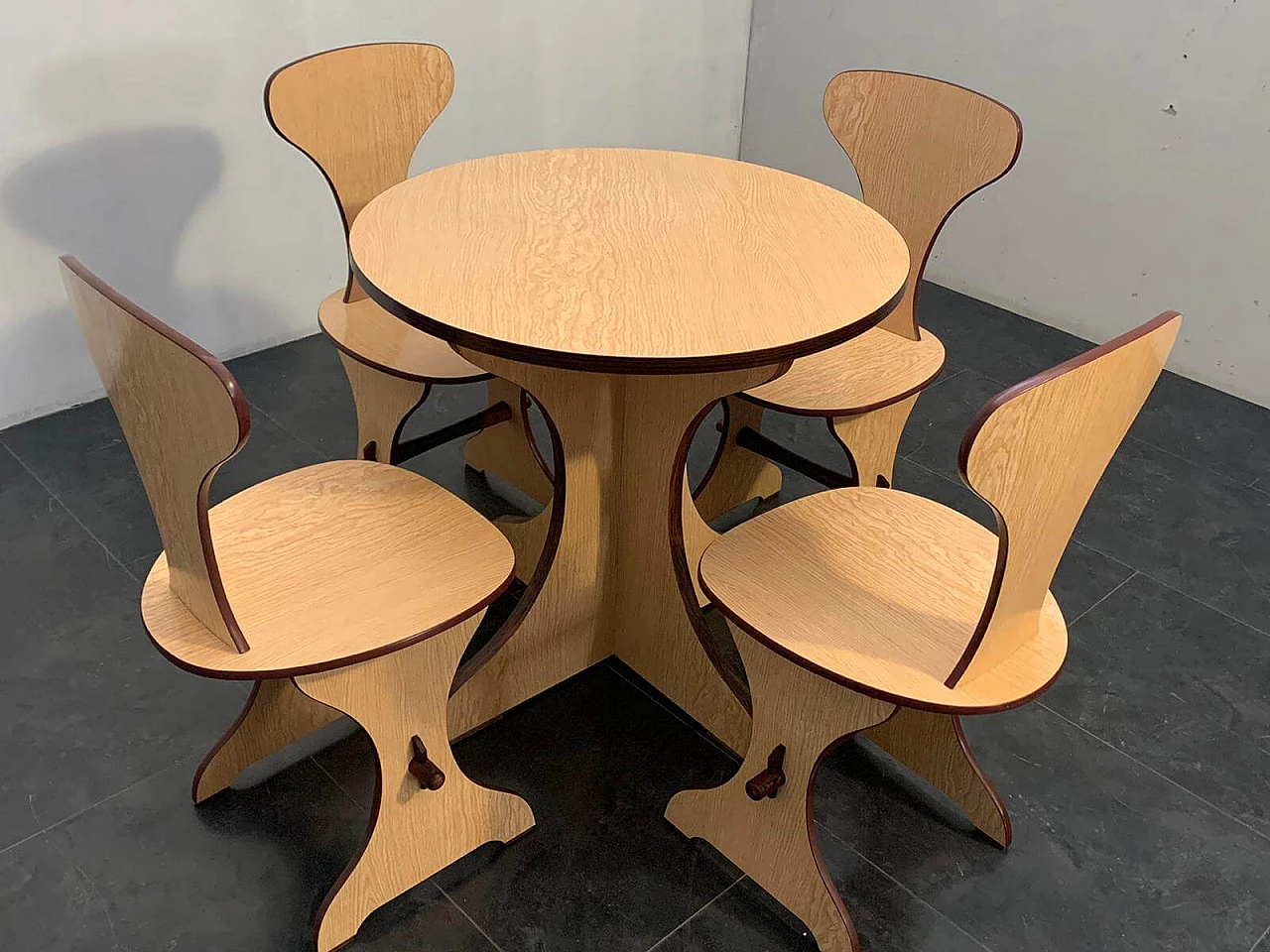 Tavolo e sedie in multistrato di faggio e rovere, di Pedini Fano, anni '60 1176489