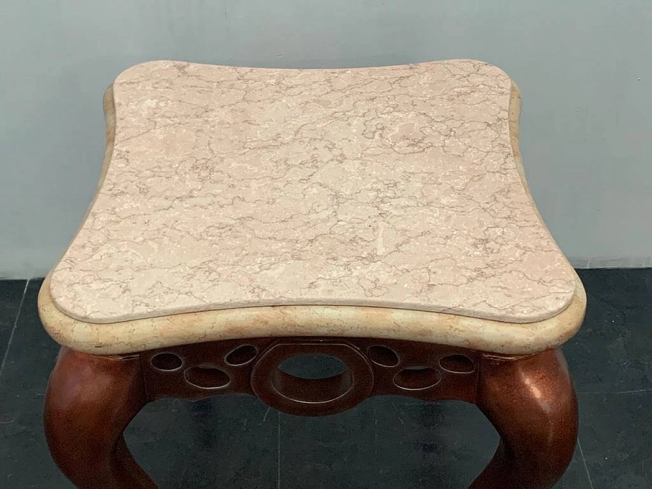 Tavolino da caffè in marmo rosa e metallo del gruppo Lam Lee, anni '90 1176549