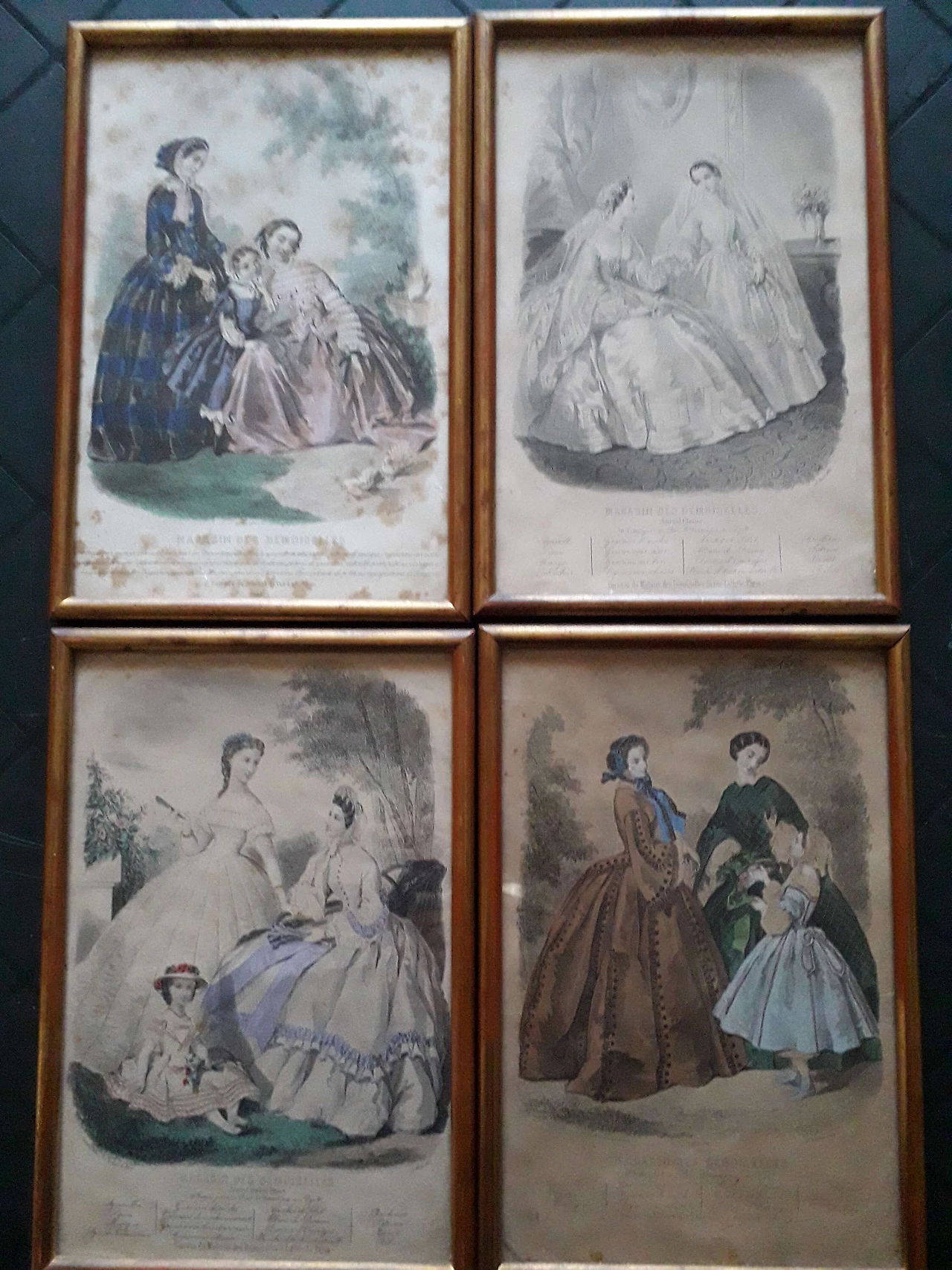 4 signed French prints depicting ladies, 800 1177333