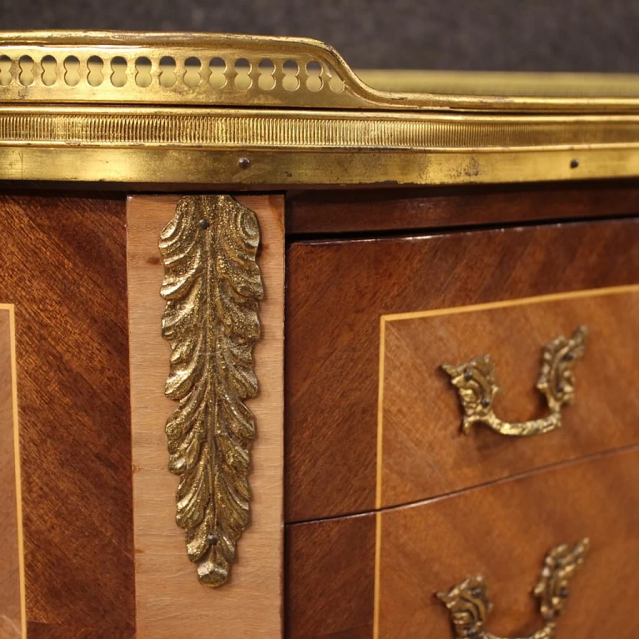 Tavolino francese in legno con piano in marmo, '900 1177832