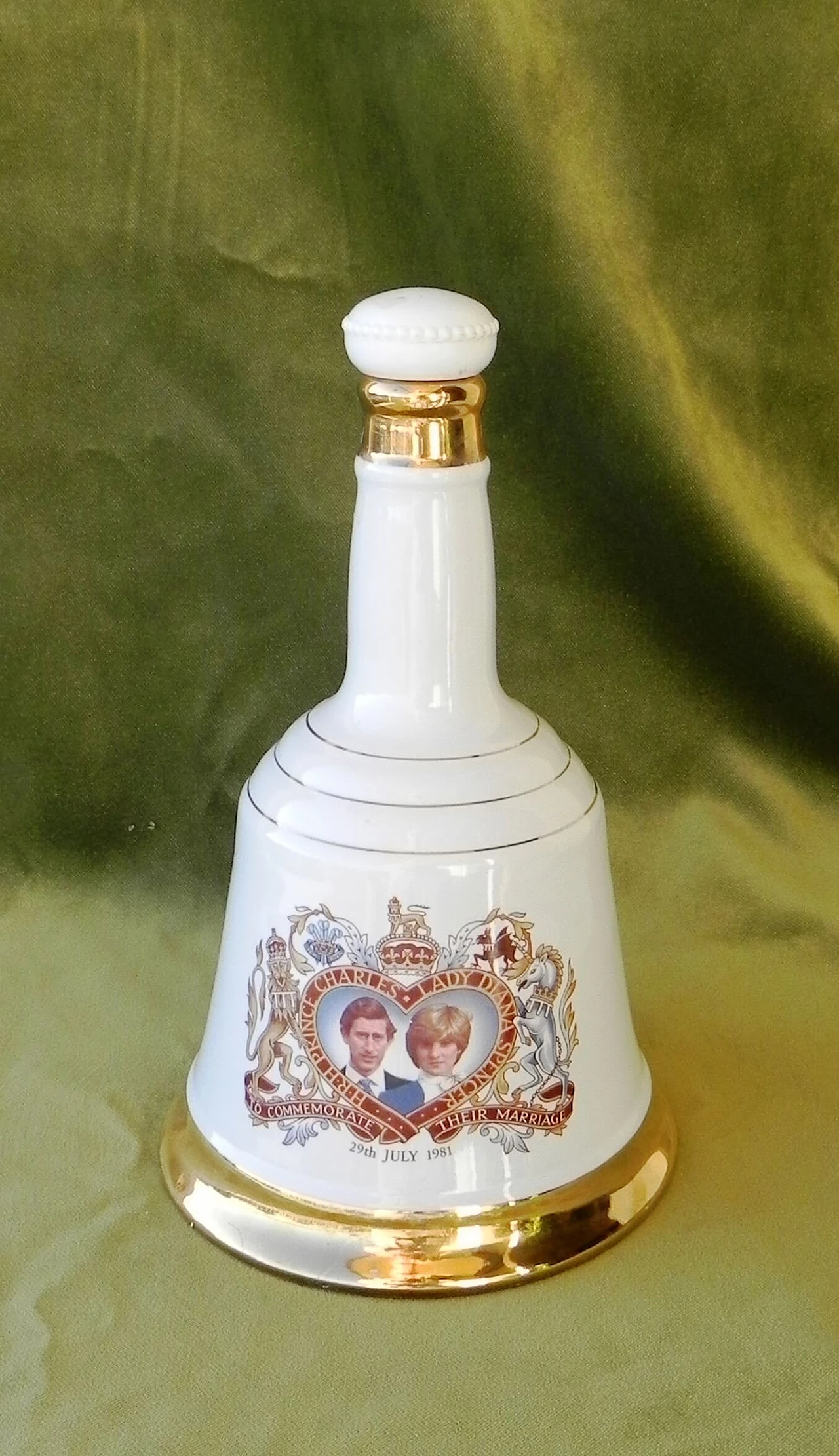 Ceramic bottles commemorative Lady Diana 1178098