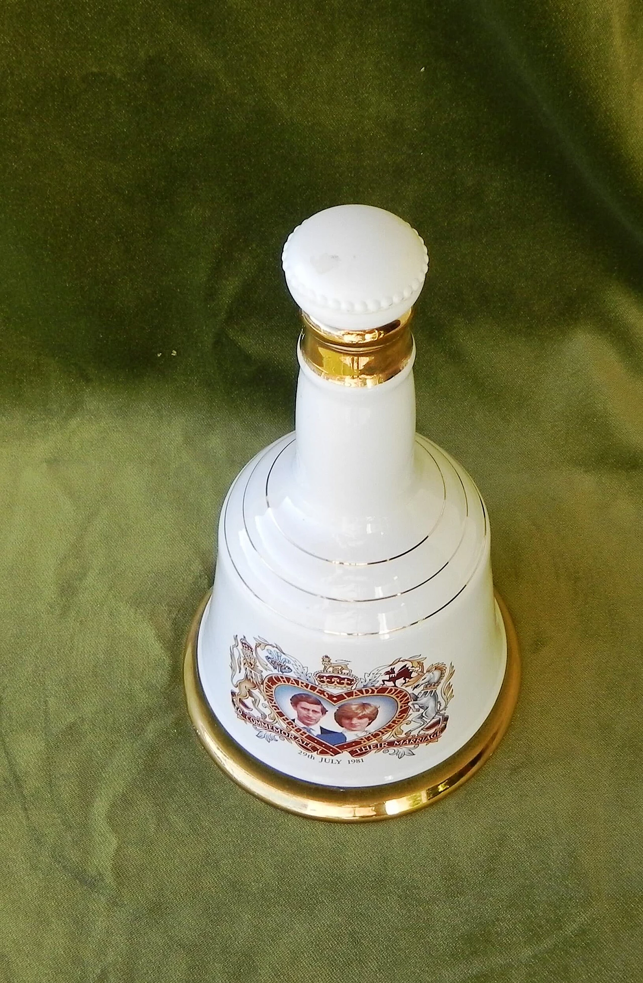 Ceramic bottles commemorative Lady Diana 1178100