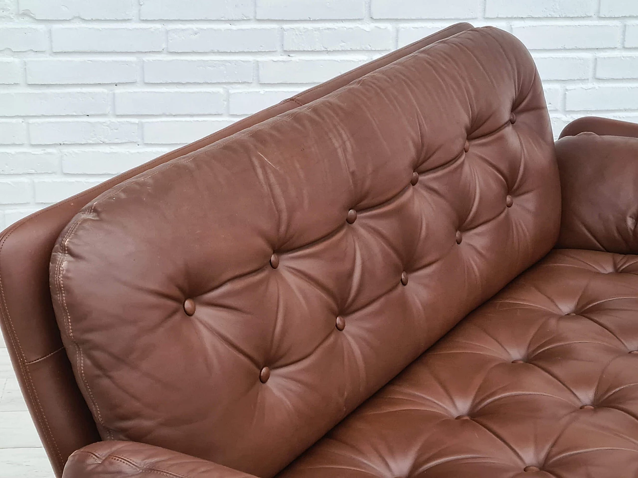Sofa in brown leather, 70s 1179690