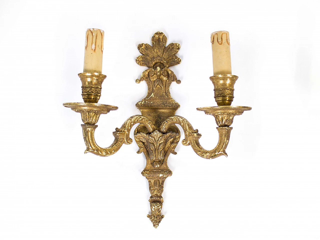 Pair of Italian appliques with two lights in sculptured gilded brass, 40s 1179978