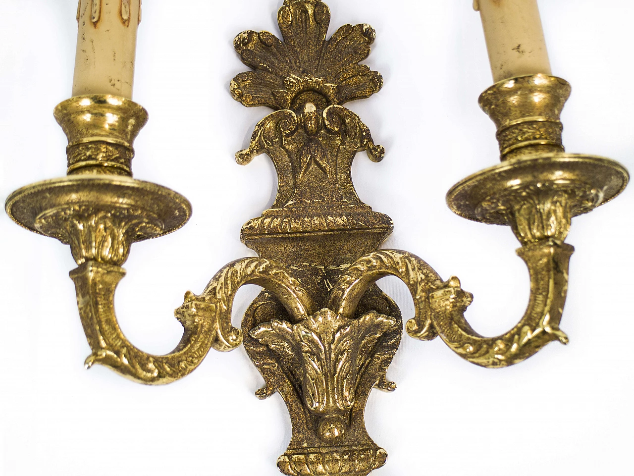 Pair of Italian appliques with two lights in sculptured gilded brass, 40s 1179983