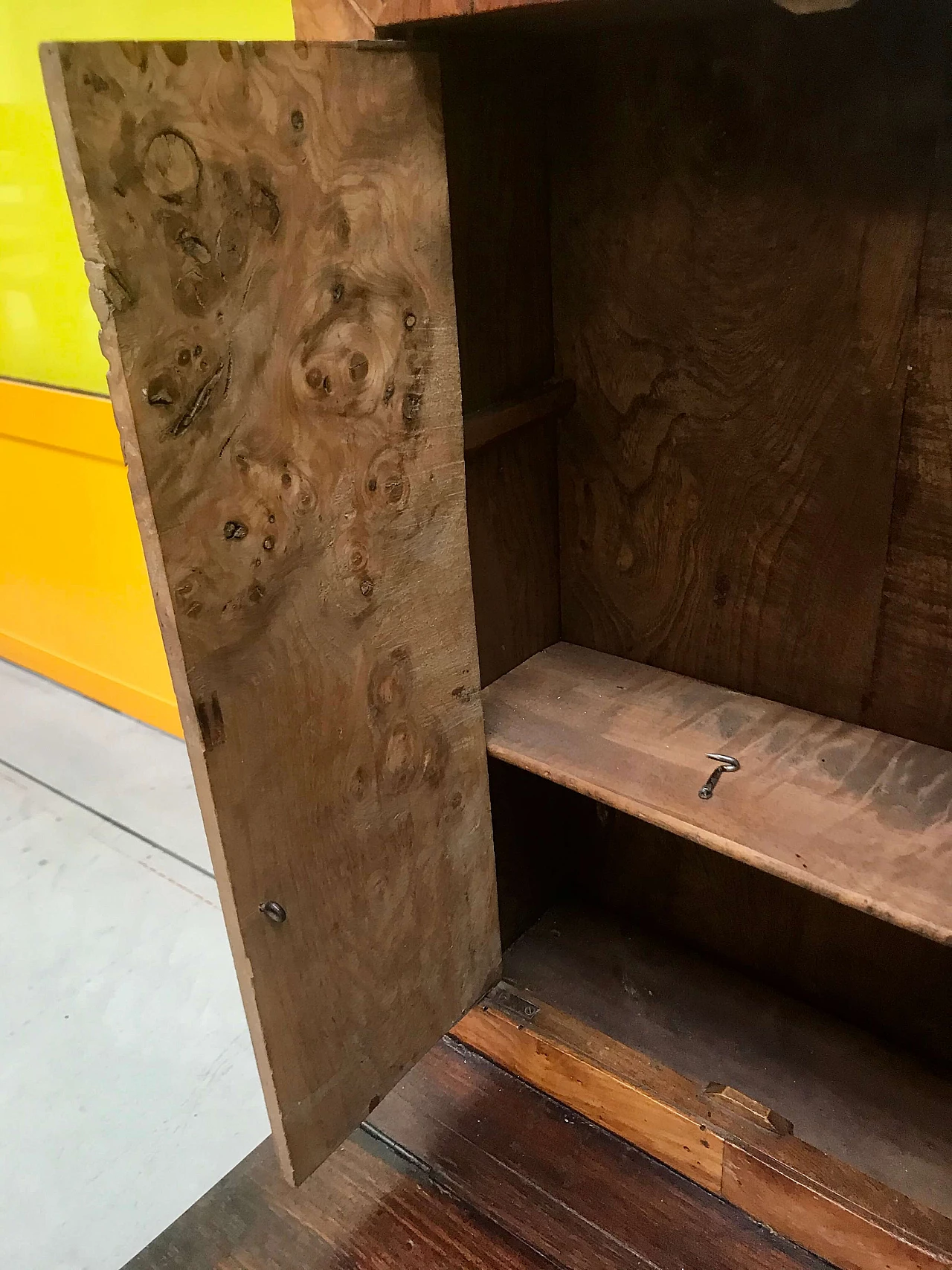 Inginocchiatoio da centro Carlo X in radica d’Olmo e Rovere, originale '800 1180035