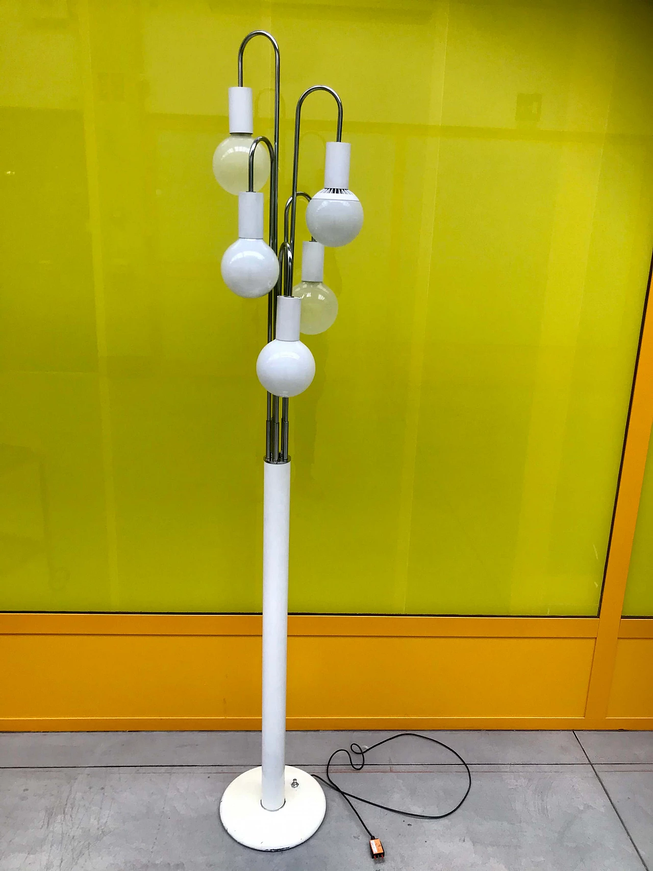 "Waterfall" floor lamp by Robert Sonneman, white and chrome, original 70s 1180159