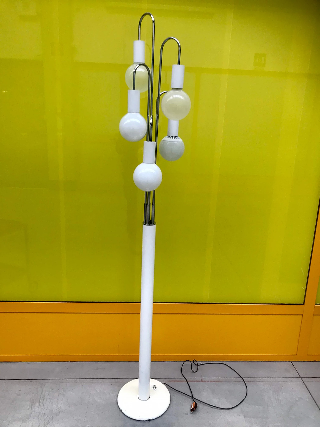 "Waterfall" floor lamp by Robert Sonneman, white and chrome, original 70s 1180261