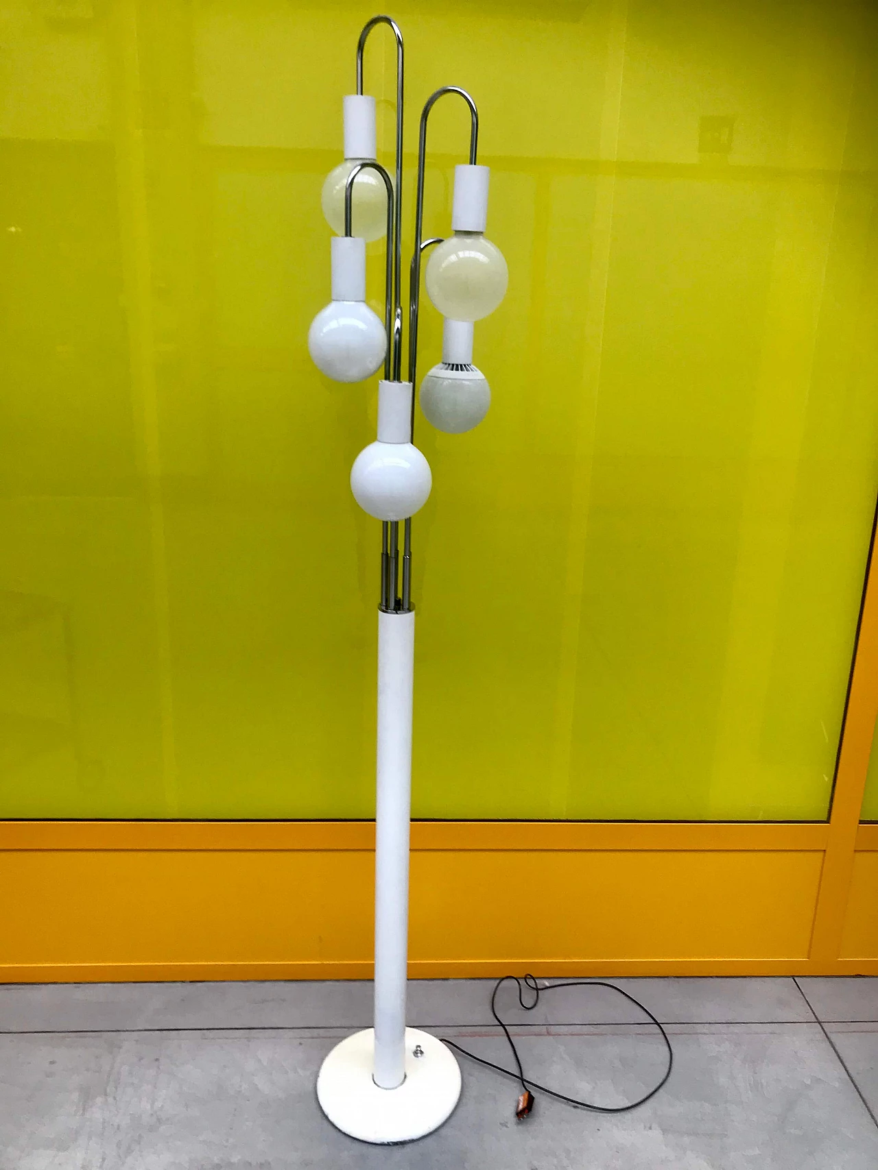 "Waterfall" floor lamp by Robert Sonneman, white and chrome, original 70s 1180262