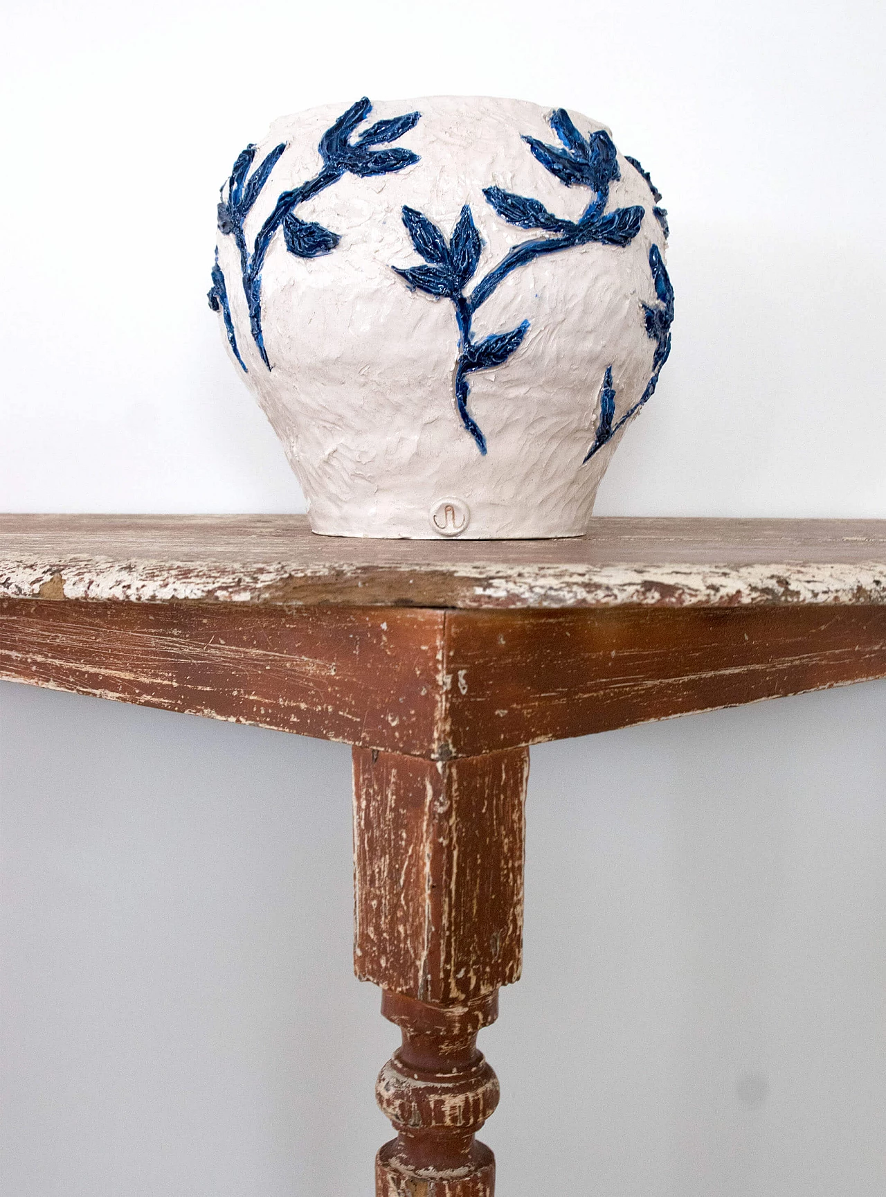 Rustic console table with turned legs 1084632