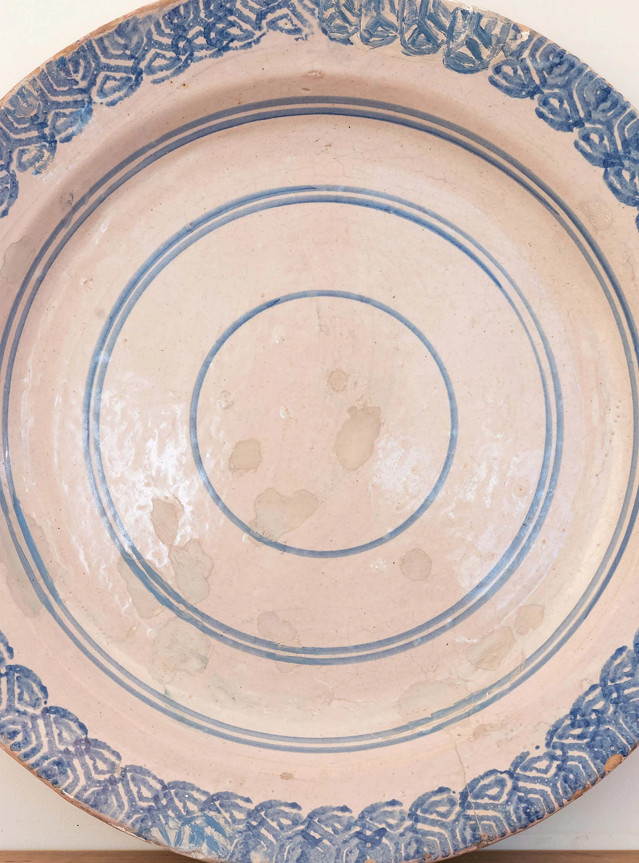 Piatto in ceramica di Laterza, Puglia, '700 1084713
