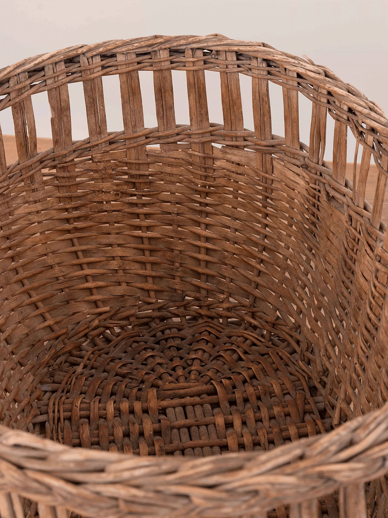 Cestino in vimini d'epoca 1084812