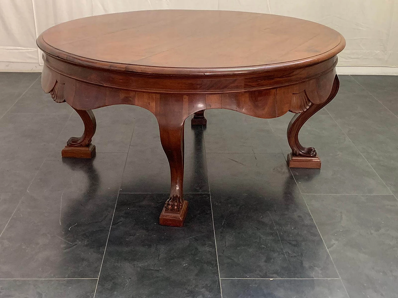Large round Directory table in walnut, end of the 18th century 1086106
