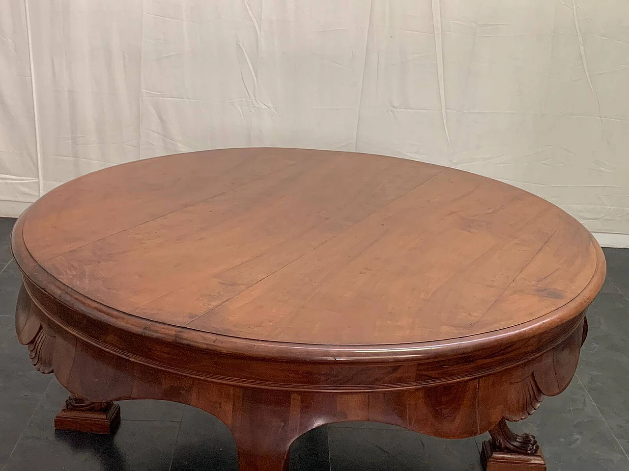 Large round Directory table in walnut, end of the 18th century 1086110