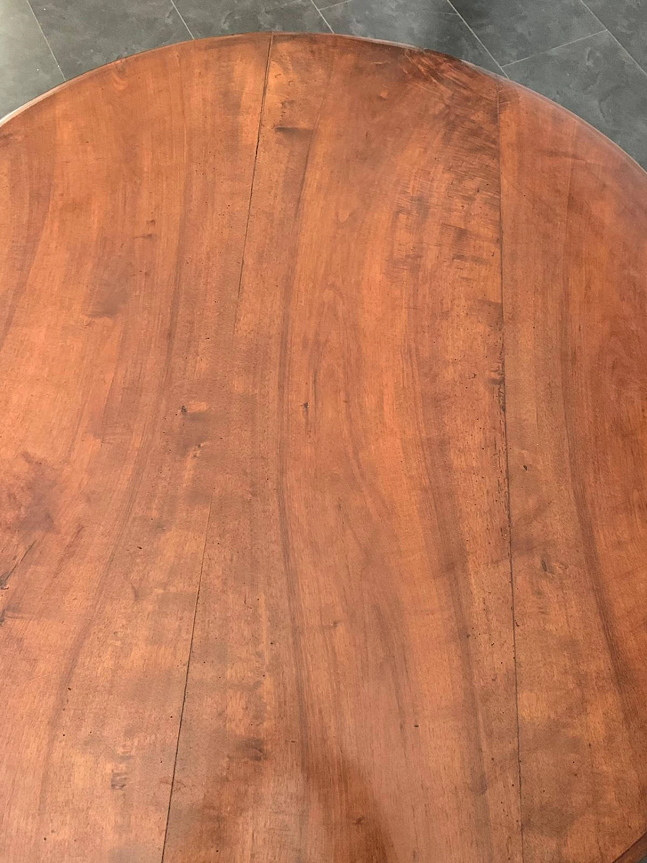 Large round Directory table in walnut, end of the 18th century 1086114