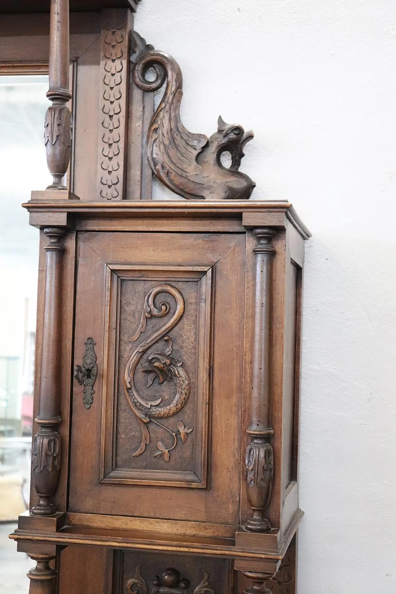 Coppia di credenze neo rinascimentali in noce scolpito sec. XIX 1086909