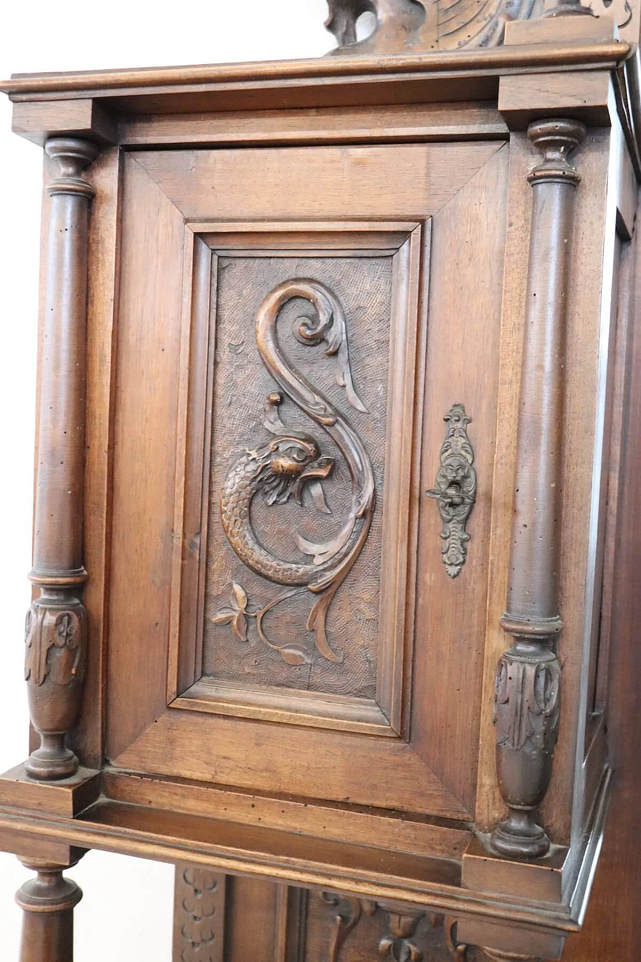 Coppia di credenze neo rinascimentali in noce scolpito sec. XIX 1086911