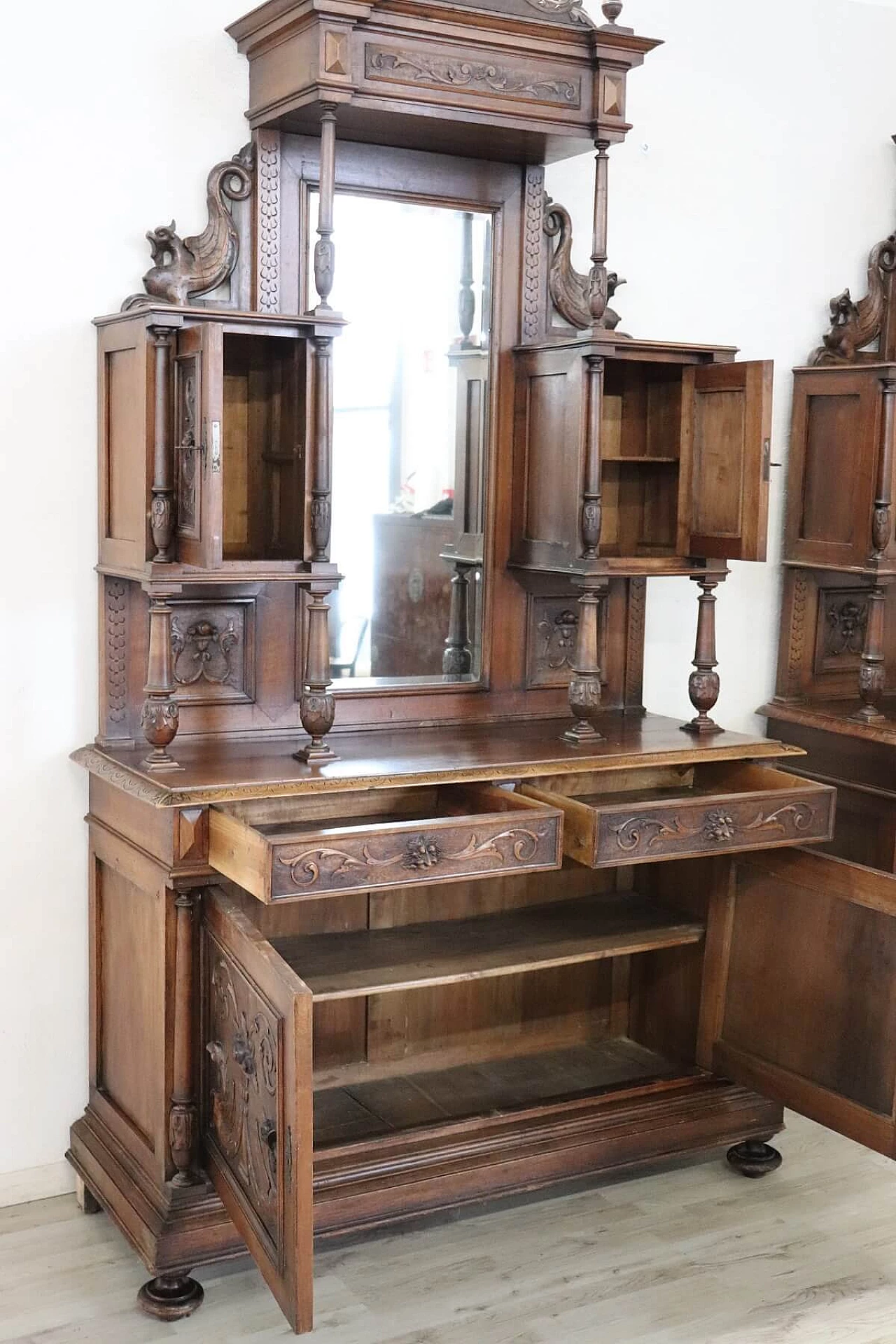 Coppia di credenze neo rinascimentali in noce scolpito sec. XIX 1086915