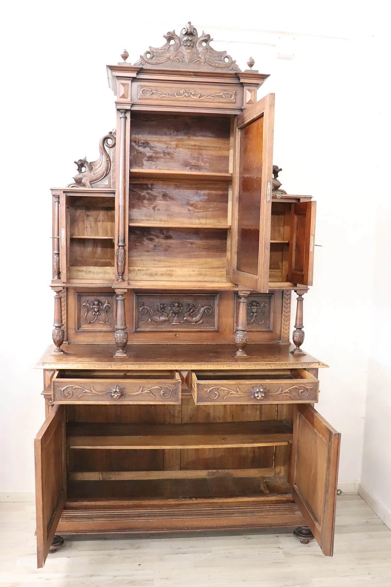 Coppia di credenze neo rinascimentali in noce scolpito sec. XIX 1086919