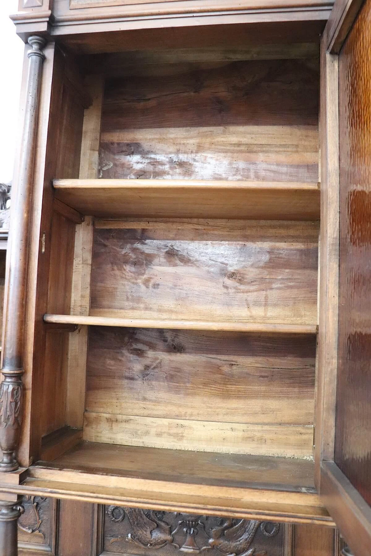 Coppia di credenze neo rinascimentali in noce scolpito sec. XIX 1086920